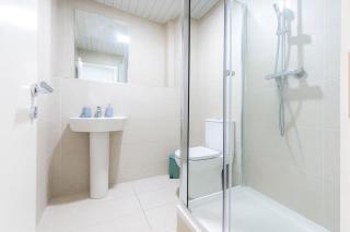 3 Bed - 3 Bath - Sleeps 6 - Arena - Leeds Central - 6