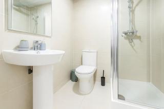 3 Bed - 3 Bath - Sleeps 6 - Arena - Leeds Central - 3