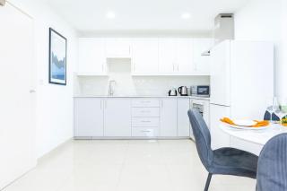 3 Bed - 3 Bath - Sleeps 6 - Arena - Leeds Central - 2