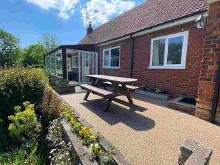 Waterside Cottage - Sleeps 11 on Grand Union Canal - 5