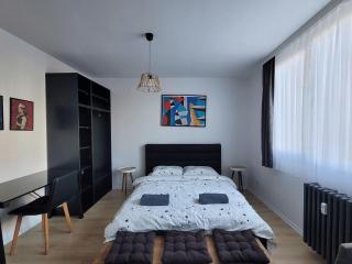 Central Studio Apartment - 7