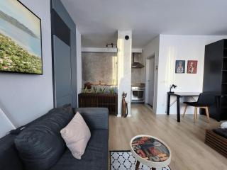 Central Studio Apartment - 4