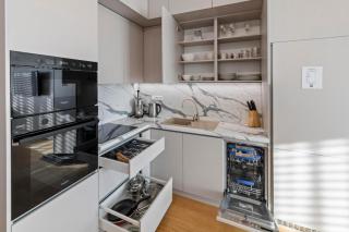 LIV Cashmere Nest w Balcony, AC & Free parking - 4