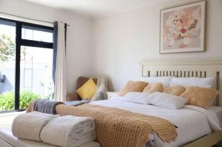 Charming home on Percy - 9