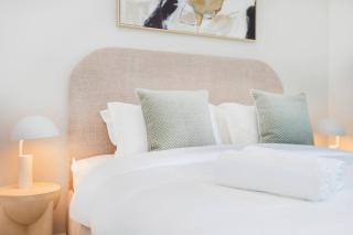 Luxe 3 Bedroom Apartment with Burj Khalifa View-Dubai Mall Access - 1