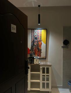 Large modern studio, perfect for long or short stays - 2