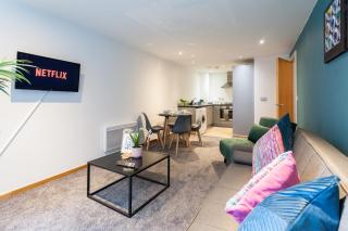 Central Apartment 2BD 2BTH Free Parking - 4