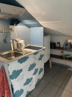 Chambre calme au dessus d'un atelier, kitchenette, douche et toilettes dédiées - 5