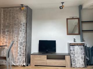 Chambre calme au dessus d'un atelier, kitchenette, douche et toilettes dédiées - 3