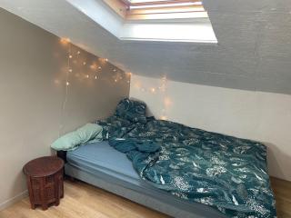 Chambre calme au dessus d'un atelier, kitchenette, douche et toilettes dédiées - 2