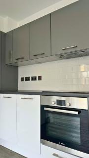 Huge 3 Bedroom Apartment near Queens Park - 1