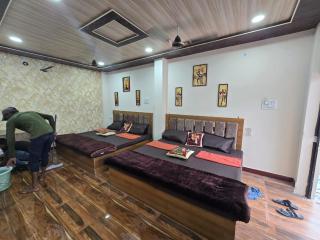 Hotel Shree Kedarnath in front of railway station platform no 8 - 5