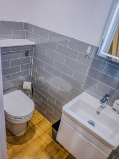 Deja Blue Luxury 3BR Home By AltoLuxoExperience Short Lets & Serviced Accommodation With Free Wifi & Parking - 5