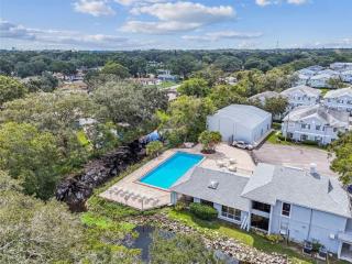 Studio retreat by the river - 3