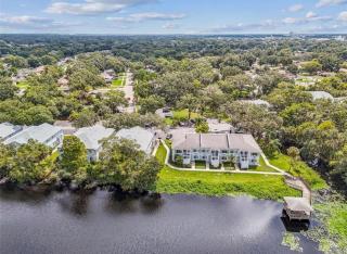 Studio retreat by the river - 2