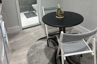 Studio Sleeps 3 near train stations - 6