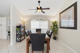 SUPERB LAKESIDE VILLA WITH PRIVATE POOL NAPLES - 2