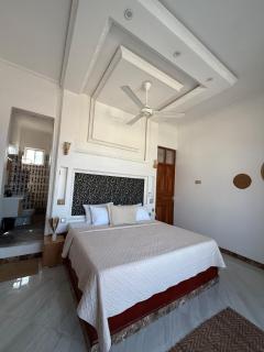 Chic & Comfy Getaway - 1