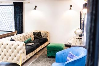 Slough Fun Home with Hot tub, Cine, Garden & Parking - 2