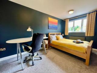 Large 5 bed detached house near Stansted Airport with Parking for 2 vehicles! Stansted Stays - 9