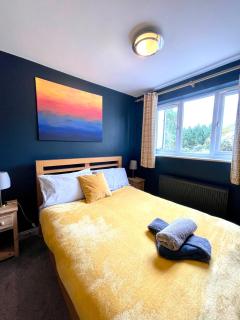 Large 5 bed detached house near Stansted Airport with Parking for 2 vehicles! Stansted Stays - 8