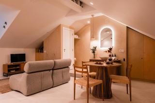 The Downtown Terrace - Fabulous Views, Romantic Penthouse, 6th-floor no lift - 3