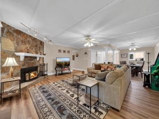 Bear Hug Hideaway #368 - Chalet Village - 6