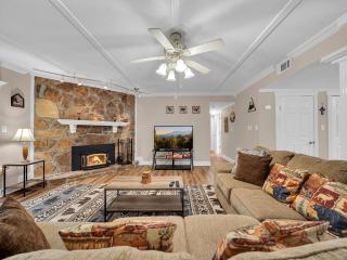 Bear Hug Hideaway #368 - Chalet Village - 5