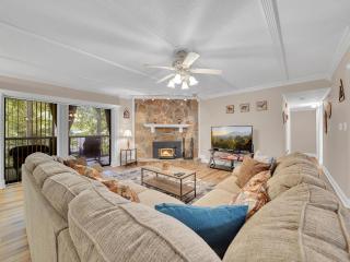 Bear Hug Hideaway #368 - Chalet Village - 4