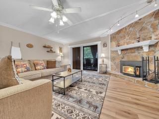 Bear Hug Hideaway #368 - Chalet Village - 3