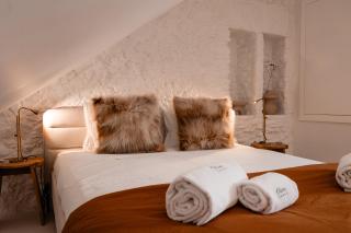 The Downtown Terrace - Fabulous Views, Romantic Penthouse, 6th-floor no lift - 9