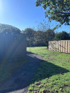 Glamping Pod with Hot Tub in Orchard - 2