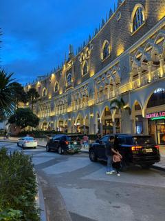 Venice Canal View with Balcony near BGC and Airport 10c - 9