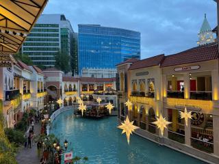 Venice Canal View with Balcony near BGC and Airport 10c - 8