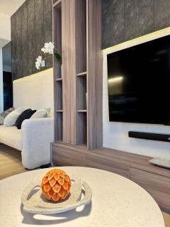 Venice Canal View with Balcony near BGC and Airport 10c - 5