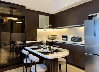 Venice Canal View with Balcony near BGC and Airport 10c - 1