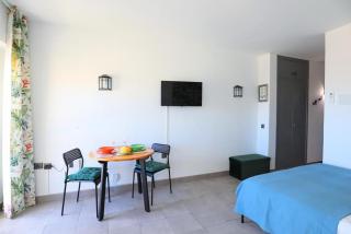 Cozy Holiday Studio Palmeras - WiFi, AC, Pool - 6