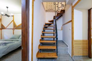 Big House for Groups Near Elevator - 4