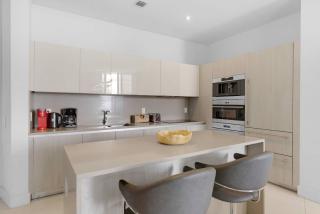 2BR Ocean View Balcony & Pool - 4