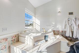 The Charlotte at Judith Ann Inn - 3