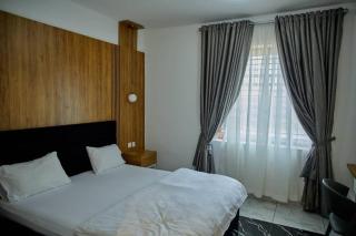 Luxury 2 BEDROOM APARTMENT - 9