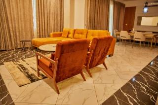 Luxury 2 BEDROOM APARTMENT - 8