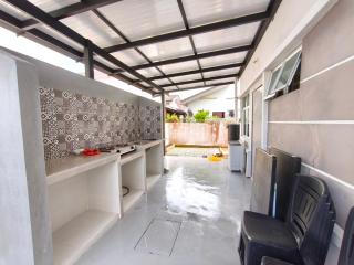 Ana Homestay Moslim only 4 airconds Wi-Fi - 1