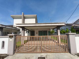 Ana Homestay Moslim only 4 airconds Wi-Fi - 2