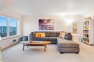 Jewel by the Sea - 9