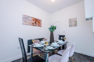 6BR Home - Sleeps 15 - Ideal for Contractors & Group Stays - Parking - 1