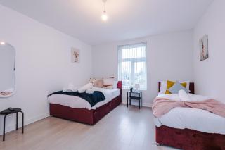 6BR Home - Sleeps 15 - Ideal for Contractors & Group Stays - Parking - 3