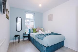 6BR Home - Sleeps 15 - Ideal for Contractors & Group Stays - Parking - 9