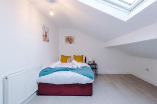 6BR Home - Sleeps 15 - Ideal for Contractors & Group Stays - Parking - 1