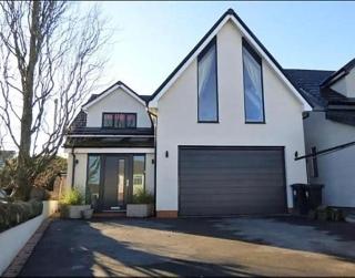 Modern 4BR Getaway House for Families and Groups - 1